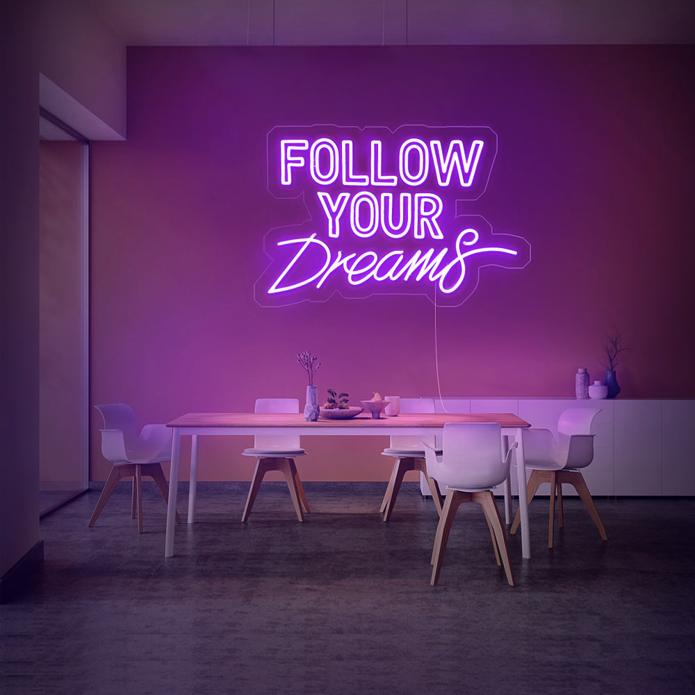 Cocktail e insegna al neon da sogno