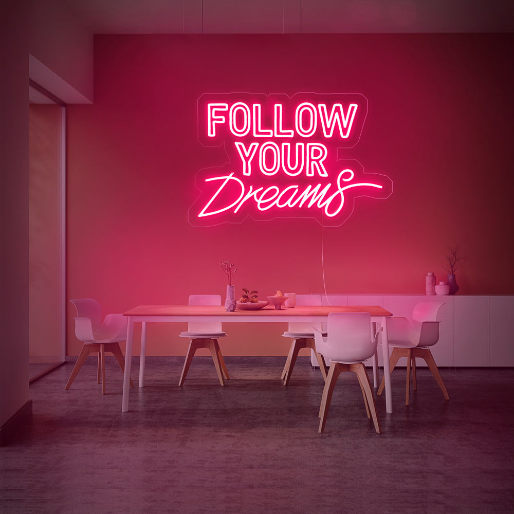 Cocktail e insegna al neon da sogno